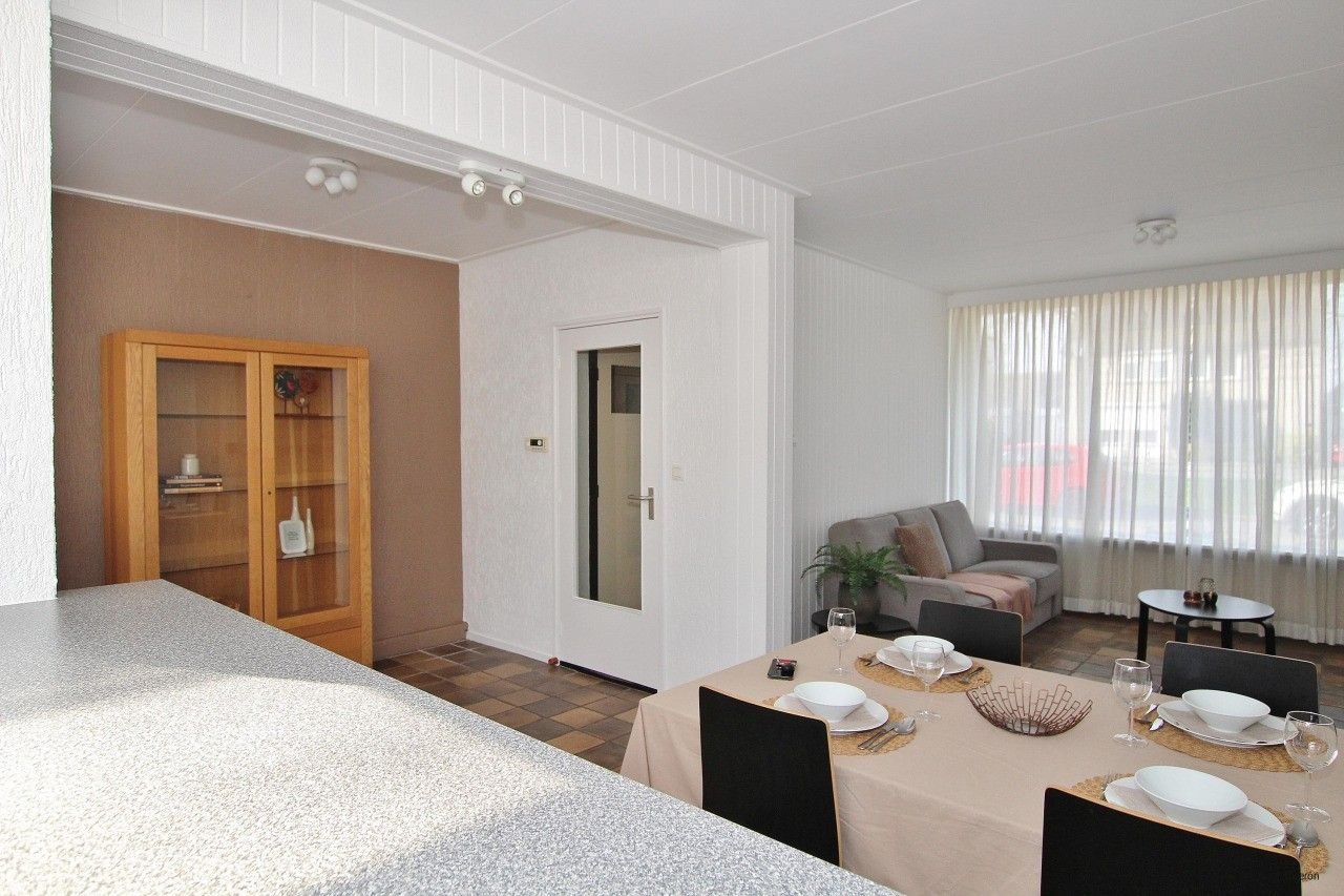 Ruime tussenwoning in Sluiskil met 4 slaapkamers - Afbeelding 4