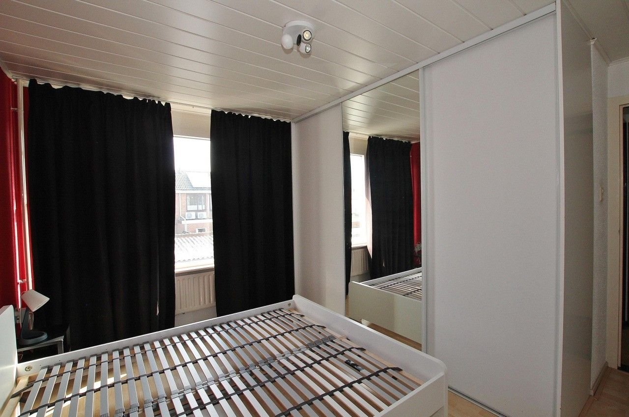 Ruime tussenwoning in Sluiskil met 4 slaapkamers - Afbeelding 21