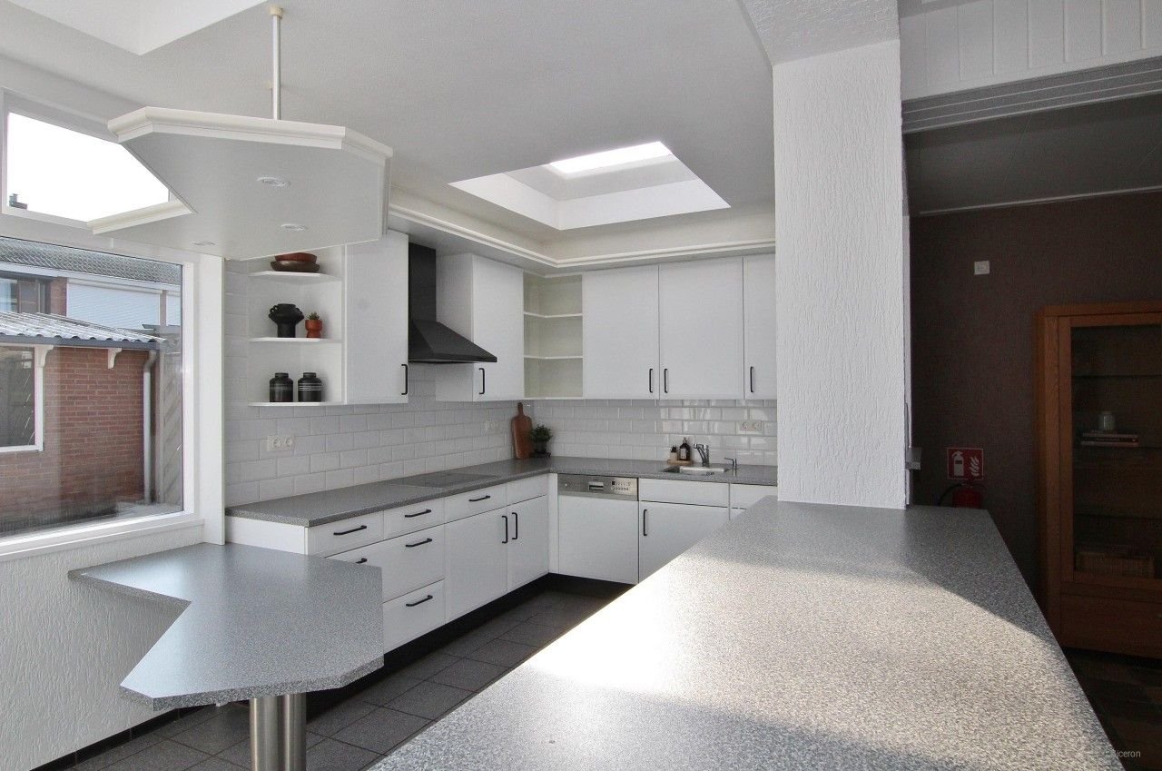 Ruime tussenwoning in Sluiskil met 4 slaapkamers - Afbeelding 8