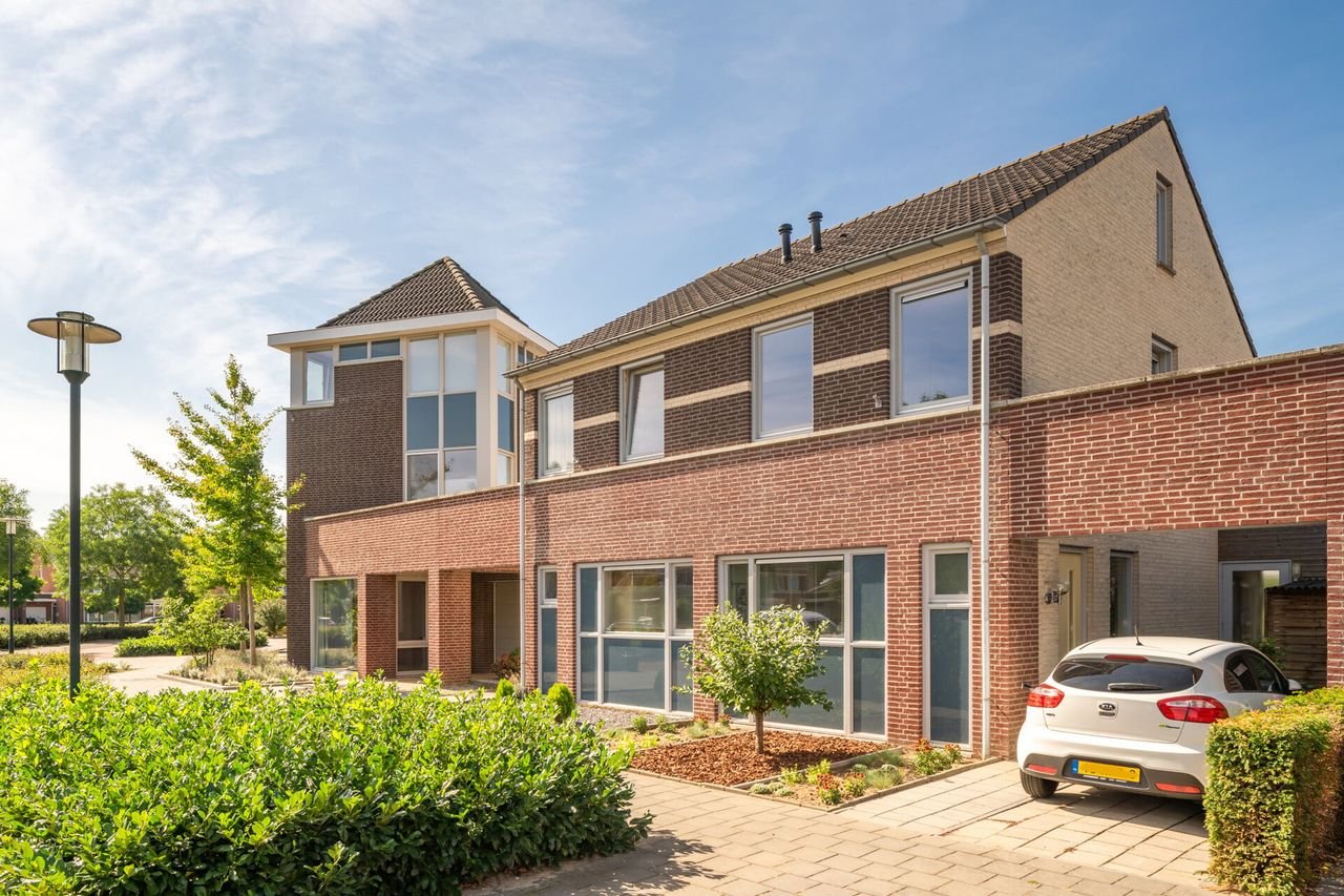 Energy-efficient home with garden in Grubbenvorst - Image 1