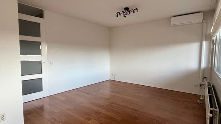 Bright apartment in Paleiskwartier with private parking space - Image 3