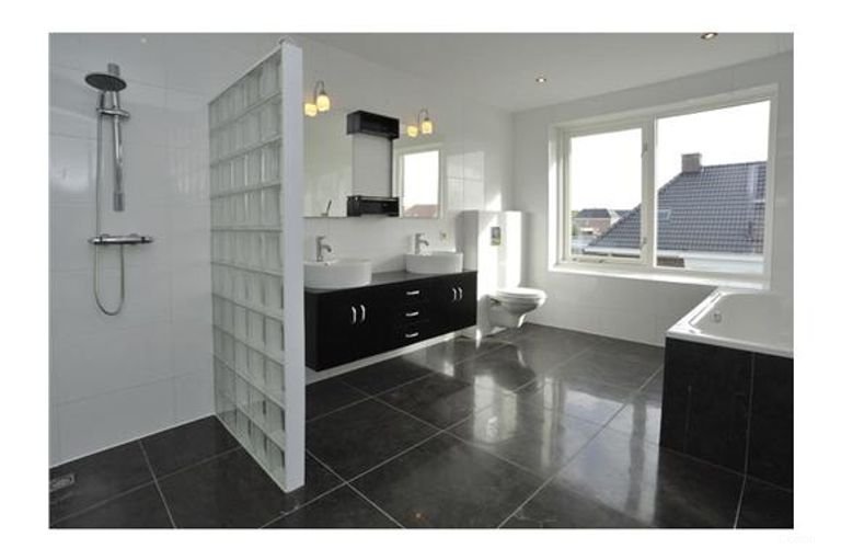 Spacious studio with mezzanine in Landerijen - Image 1