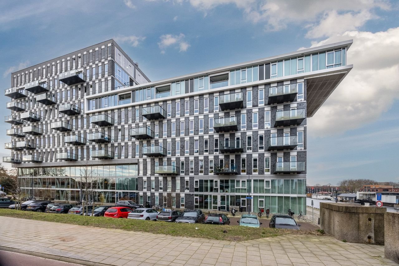 Ruim appartement met terras in de Binckhorst - Afbeelding 1