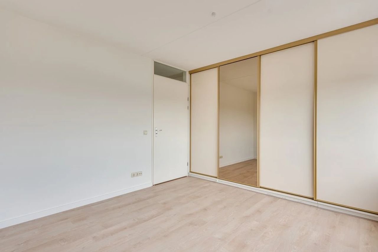 Ruim appartement met uitzicht en parkeerplek - Afbeelding 22