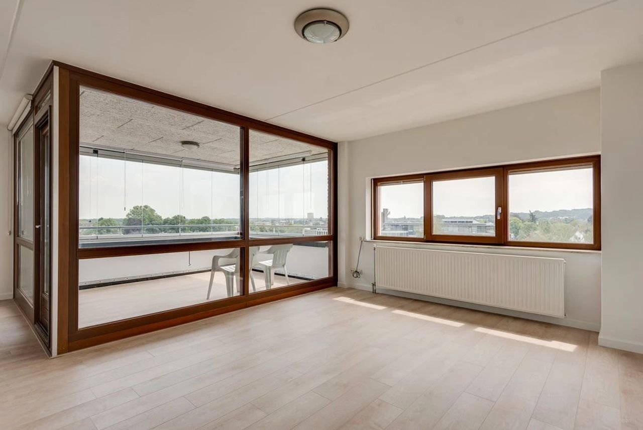 Ruim appartement met uitzicht en parkeerplek - Afbeelding 14