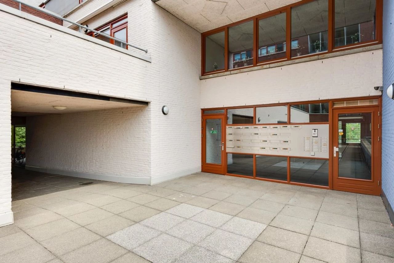 Ruim appartement met uitzicht en parkeerplek - Afbeelding 3