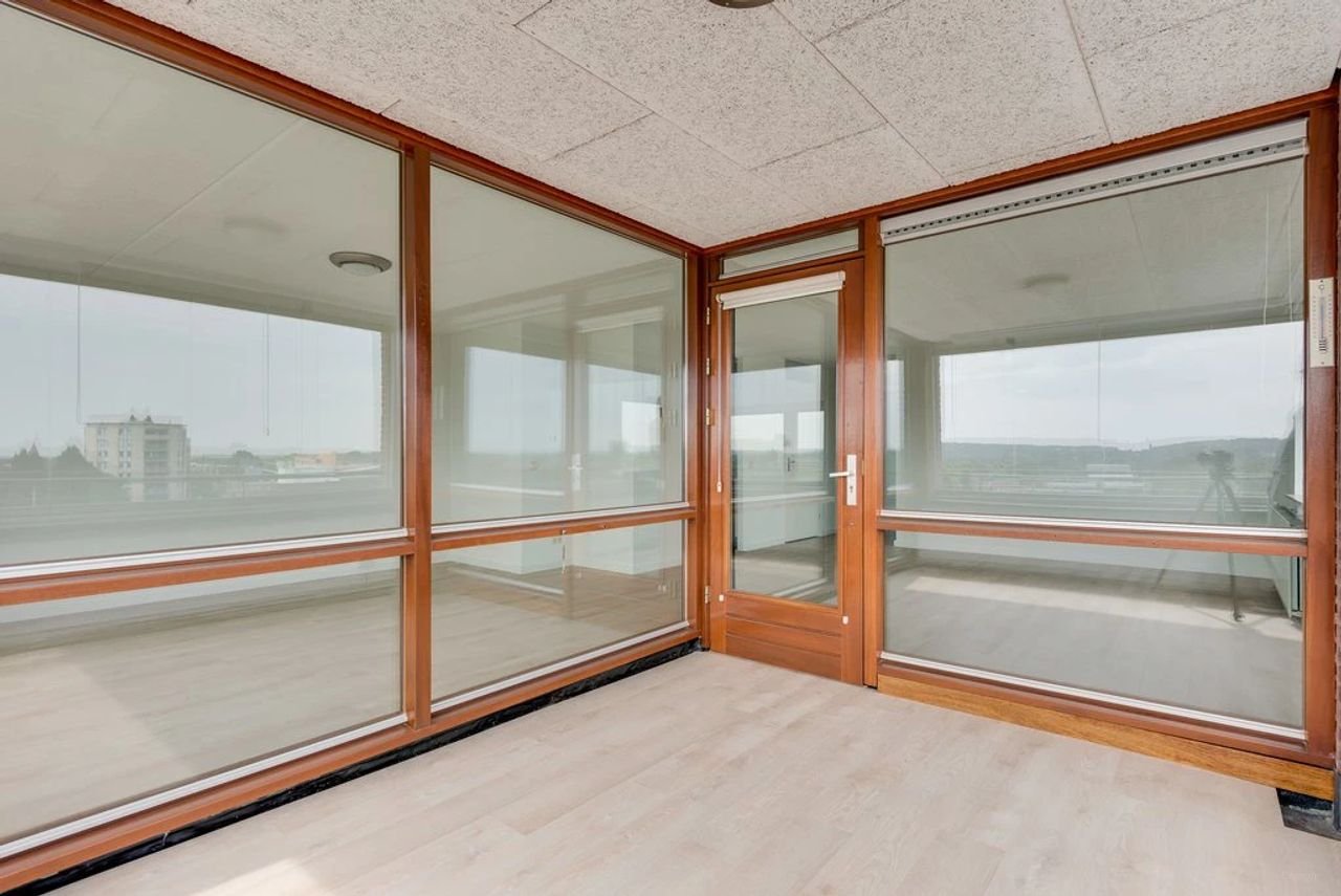 Ruim appartement met uitzicht en parkeerplek - Afbeelding 15