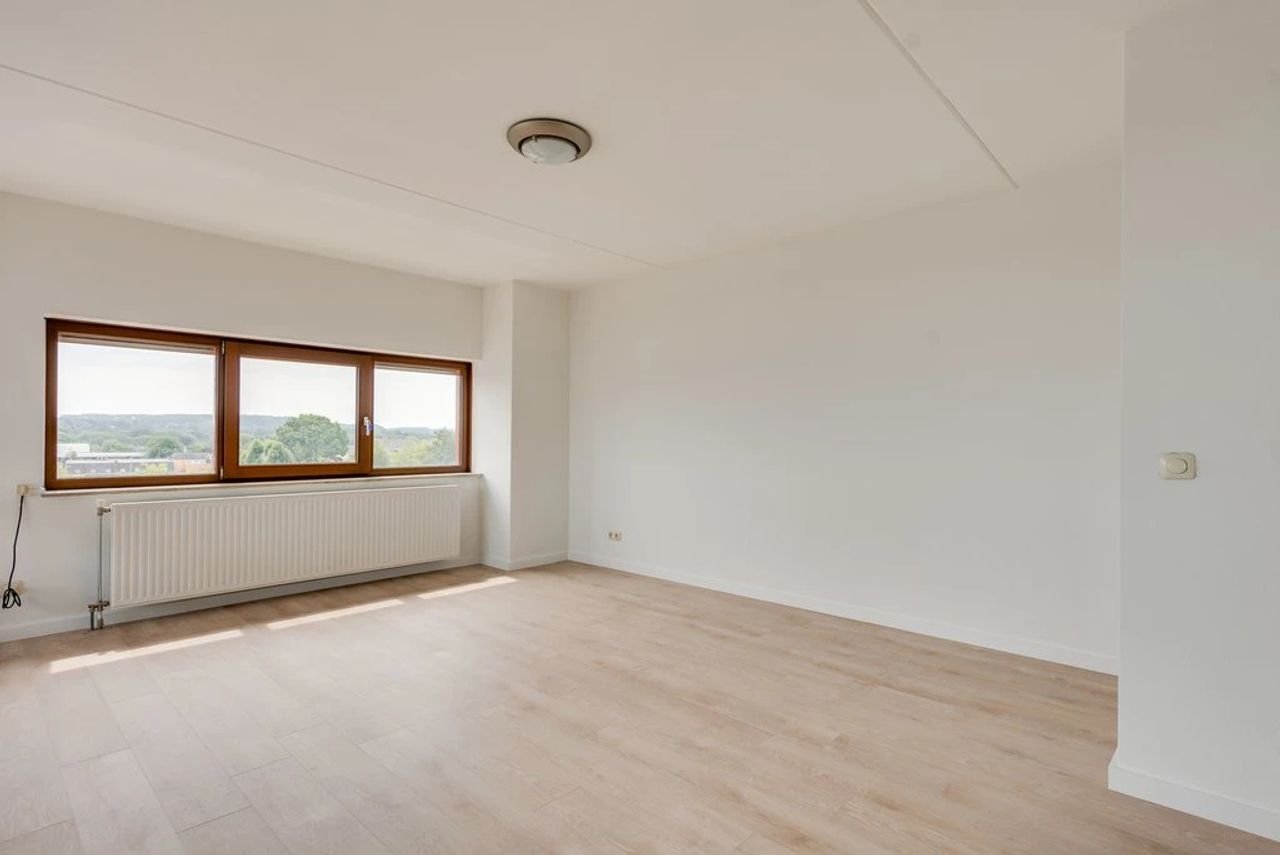 Ruim appartement met uitzicht en parkeerplek - Afbeelding 12