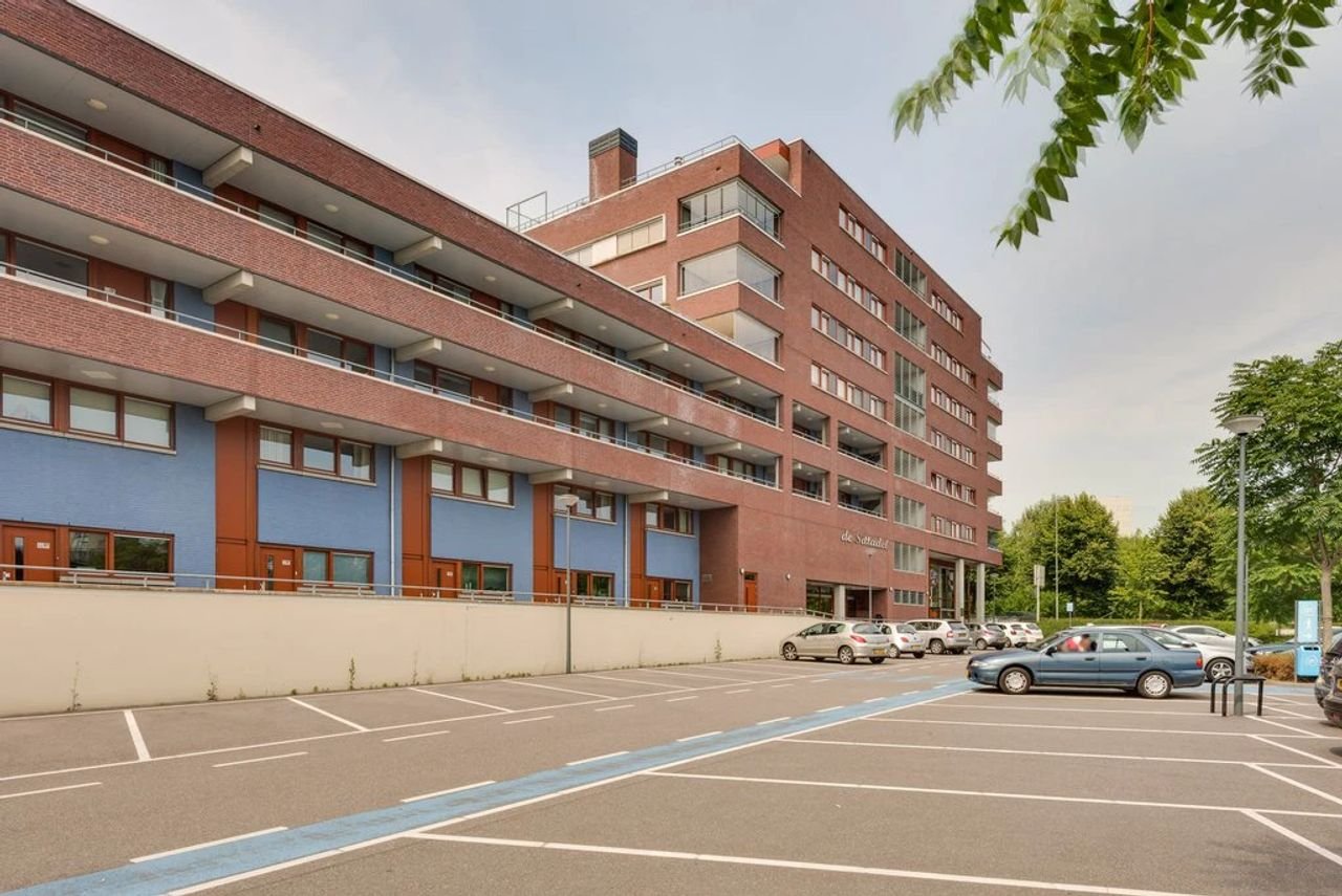 Ruim appartement met uitzicht en parkeerplek - Afbeelding 2