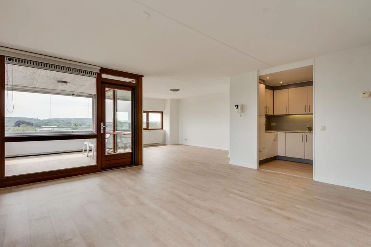 Ruim appartement met uitzicht en parkeerplek - Afbeelding 7