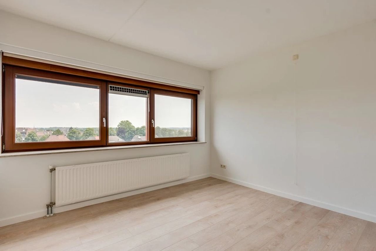 Ruim appartement met uitzicht en parkeerplek - Afbeelding 19