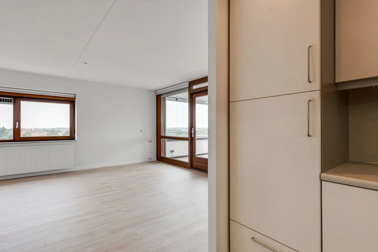 Ruim appartement met uitzicht en parkeerplek - Afbeelding 9