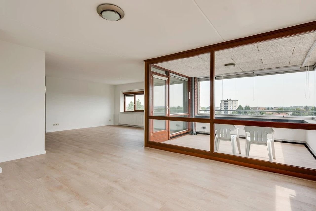 Ruim appartement met uitzicht en parkeerplek - Afbeelding 13