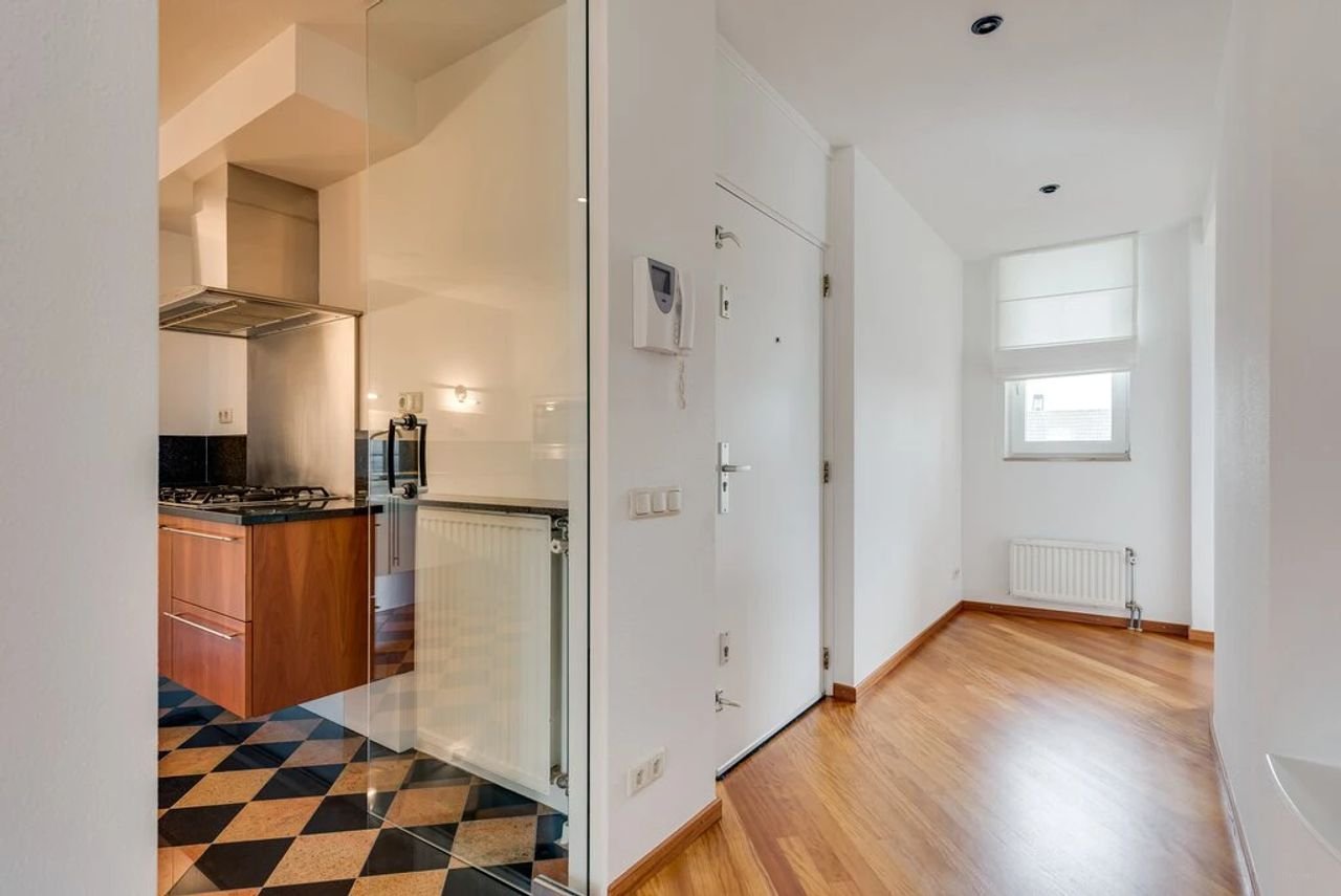 Spacious penthouse with Meuse River views - Image 14