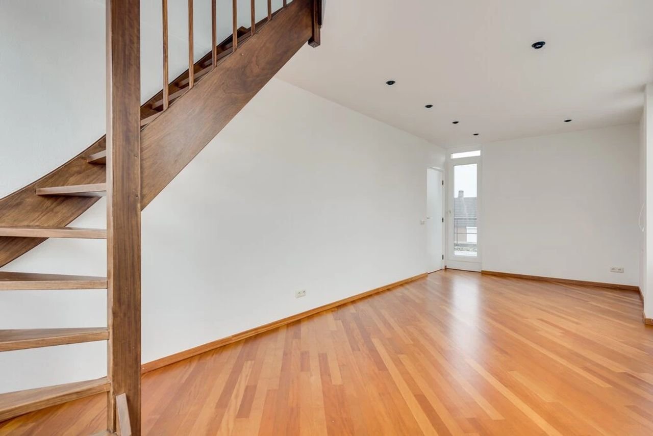 Spacious penthouse with Meuse River views - Image 26