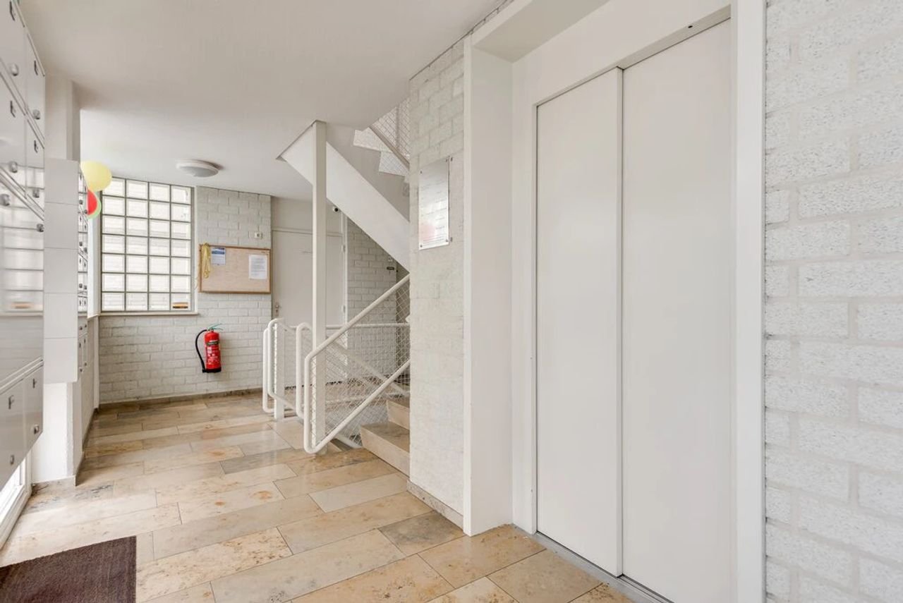 Spacious penthouse with Meuse River views - Image 4