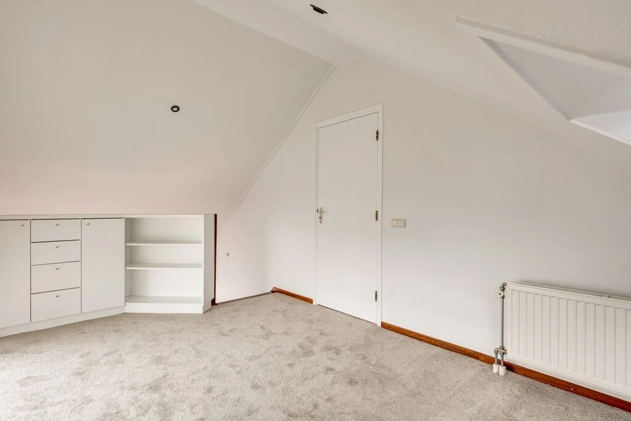 Spacious penthouse with Meuse River views - Image 27