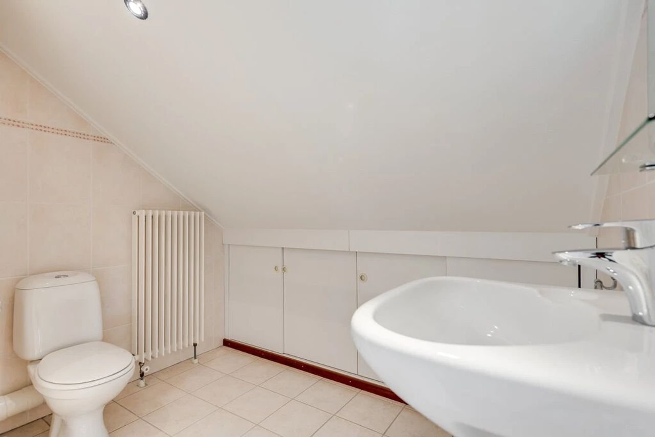 Spacious penthouse with Meuse River views - Image 31