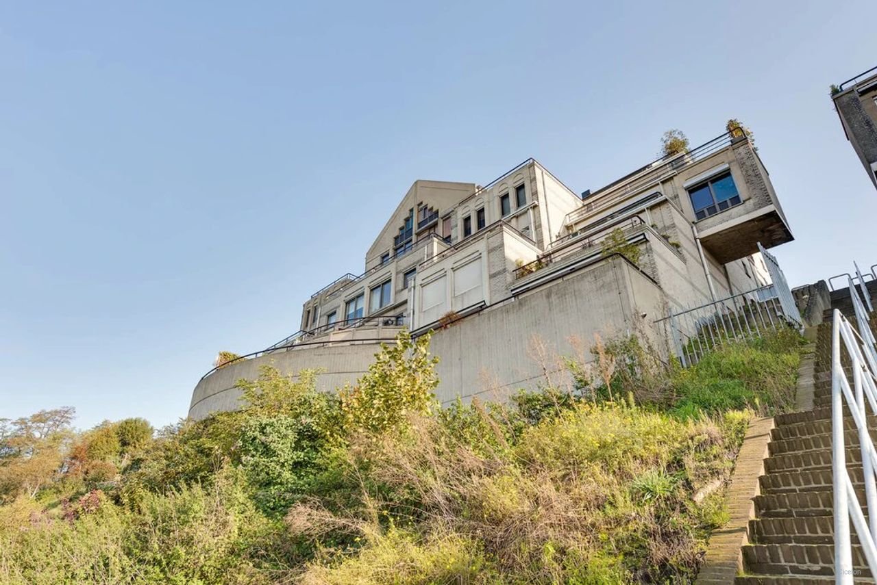 Spacious penthouse with Meuse River views - Image 41