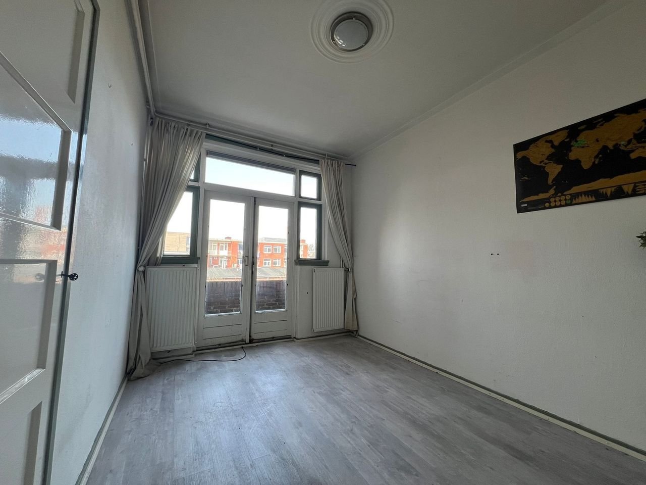 Woning voor 3 studenten met balkon en woonkamer - Afbeelding 2