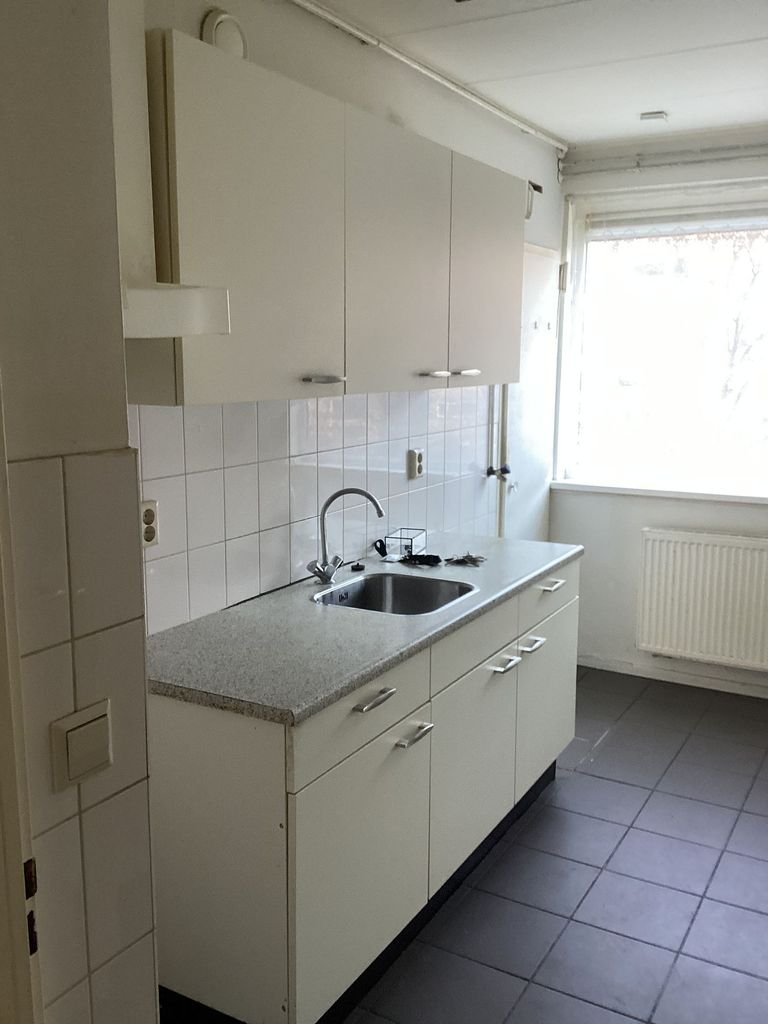 Ruime vierkamerwoning met twee balkons - Afbeelding 1