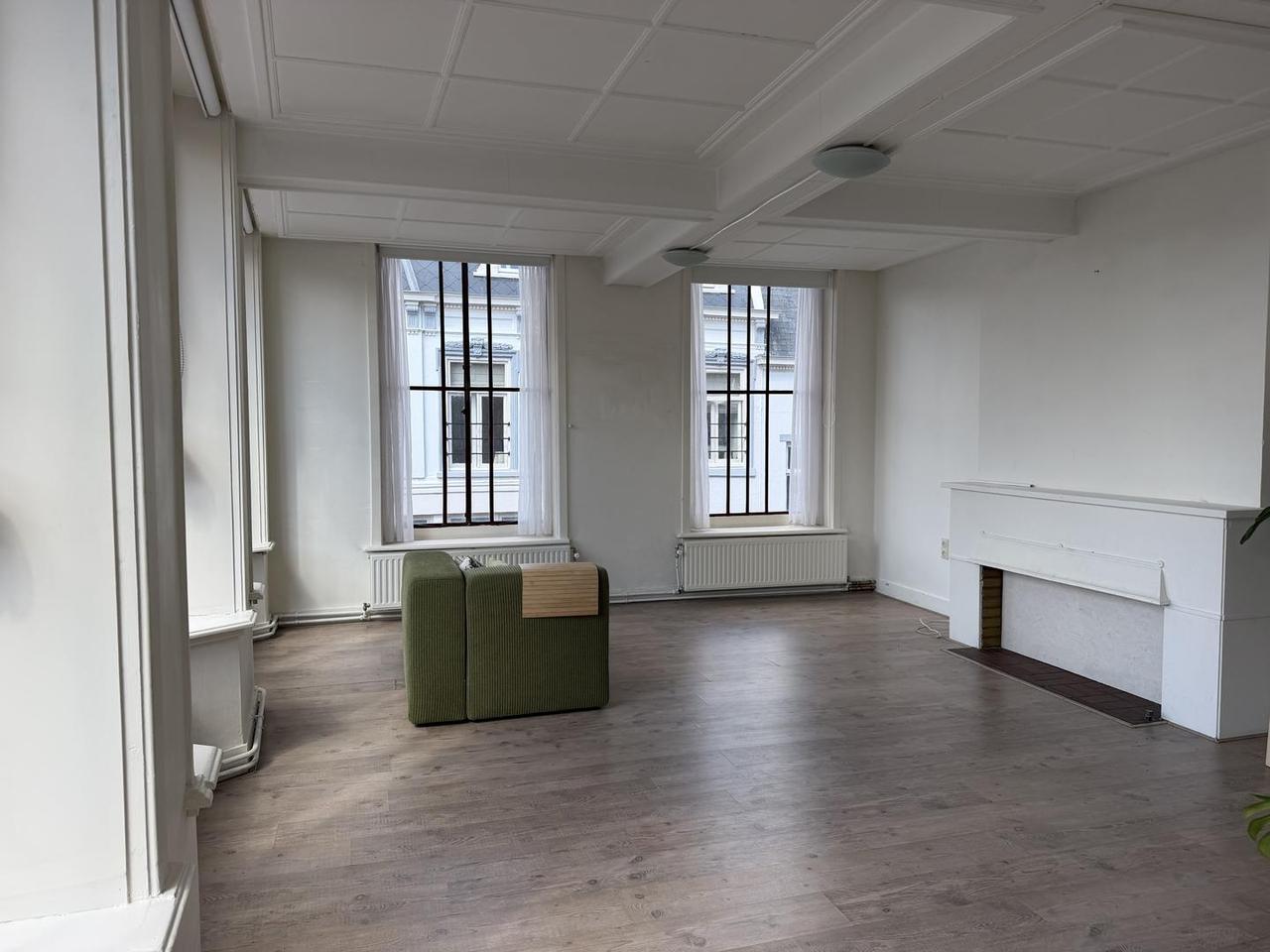Bright 1-bedroom apartment on the Nieuwestad - Image 2