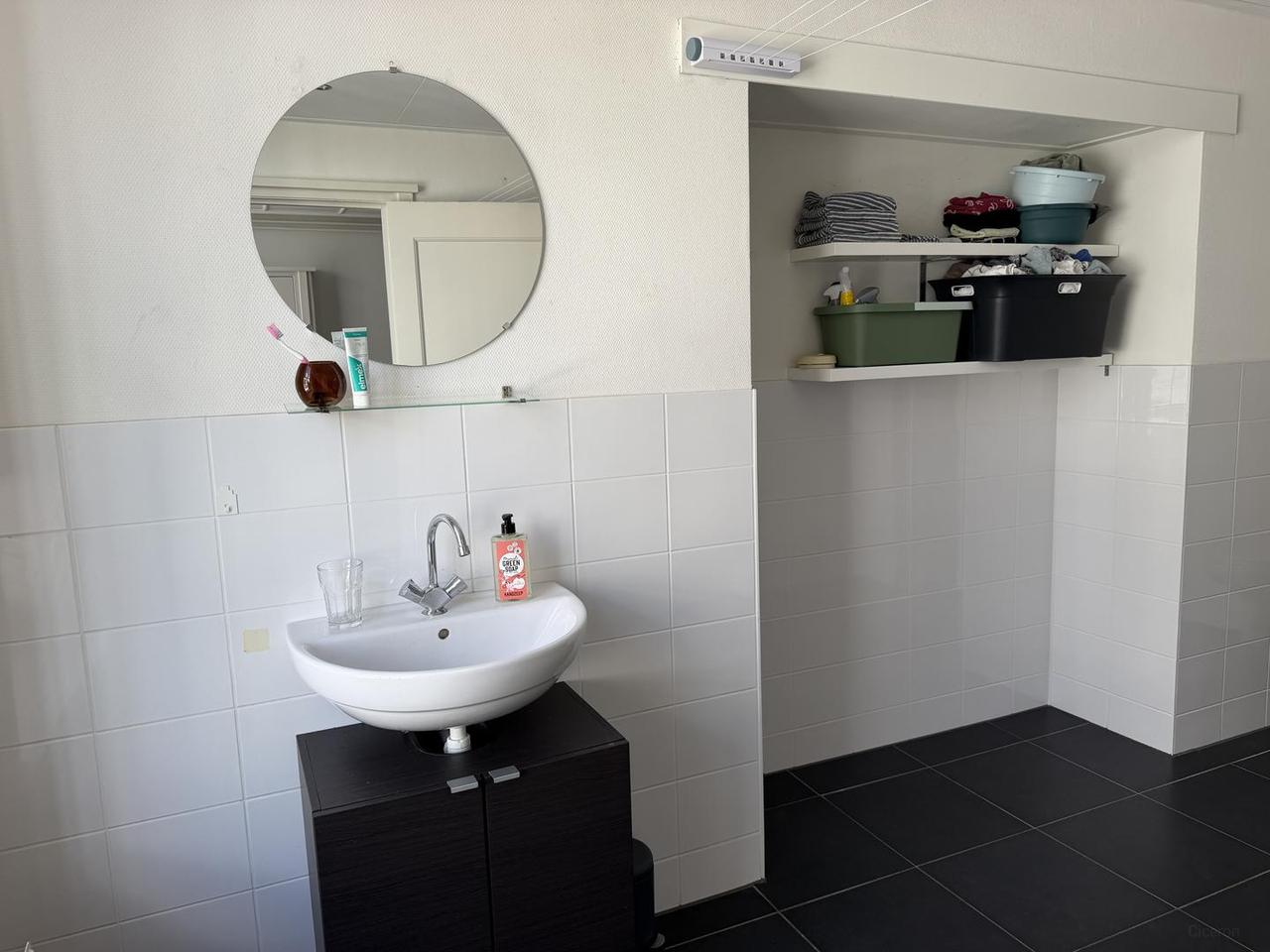 Bright 1-bedroom apartment on the Nieuwestad - Image 10