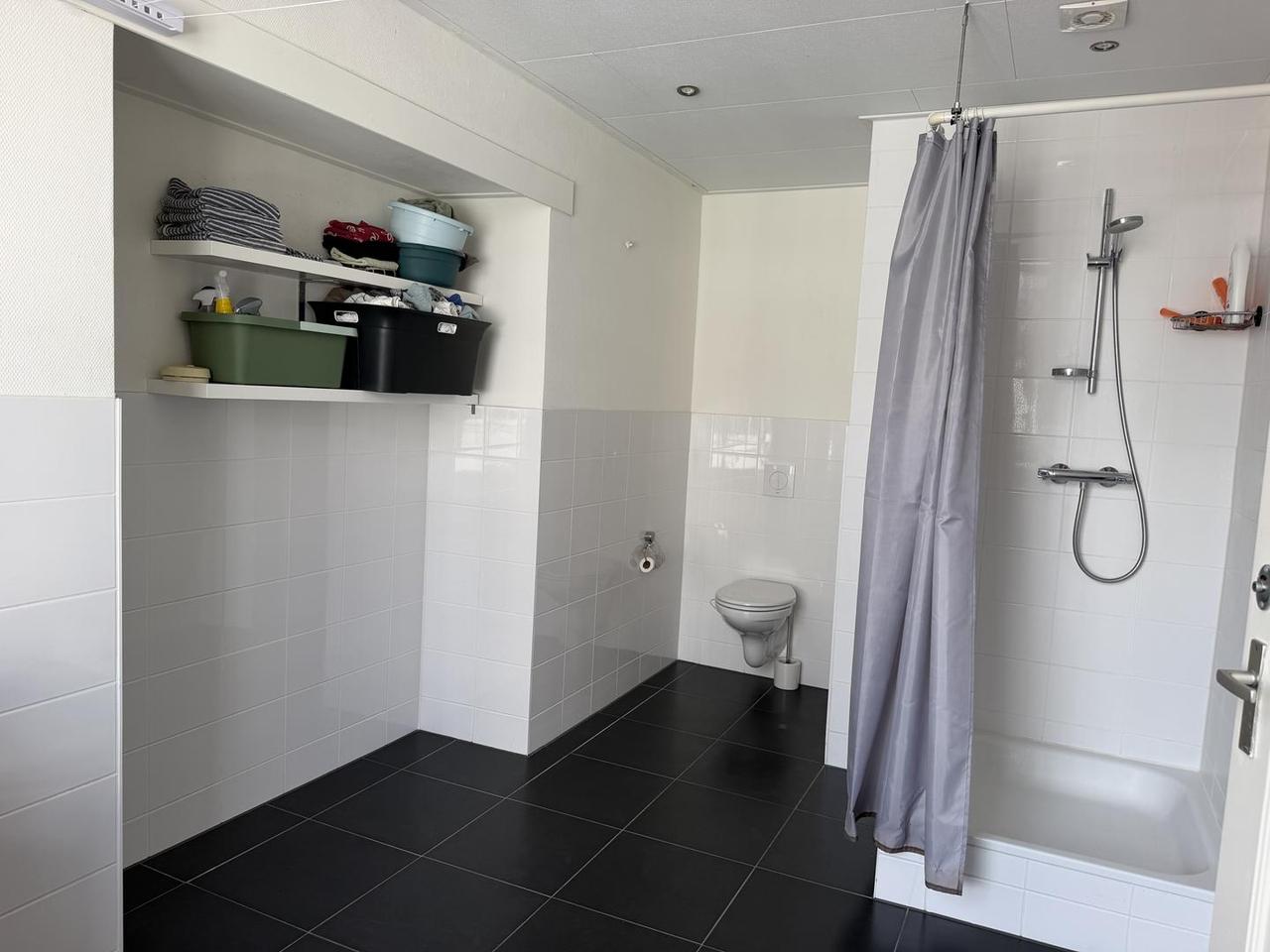 Bright 1-bedroom apartment on the Nieuwestad - Image 11