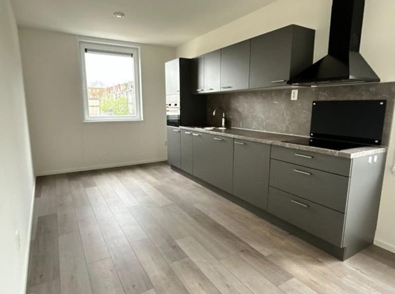 Gerenoveerd appartement van 115 m² in Hillesluis - Afbeelding 2