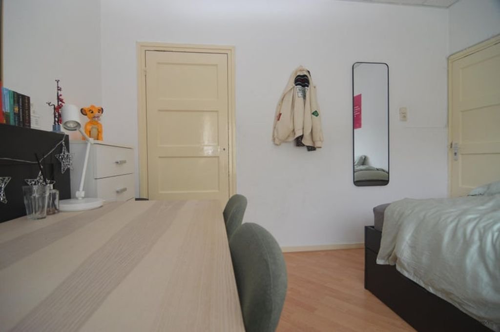 Fijne kamer (14m²) in meidenhuis Belcrum - Afbeelding 3