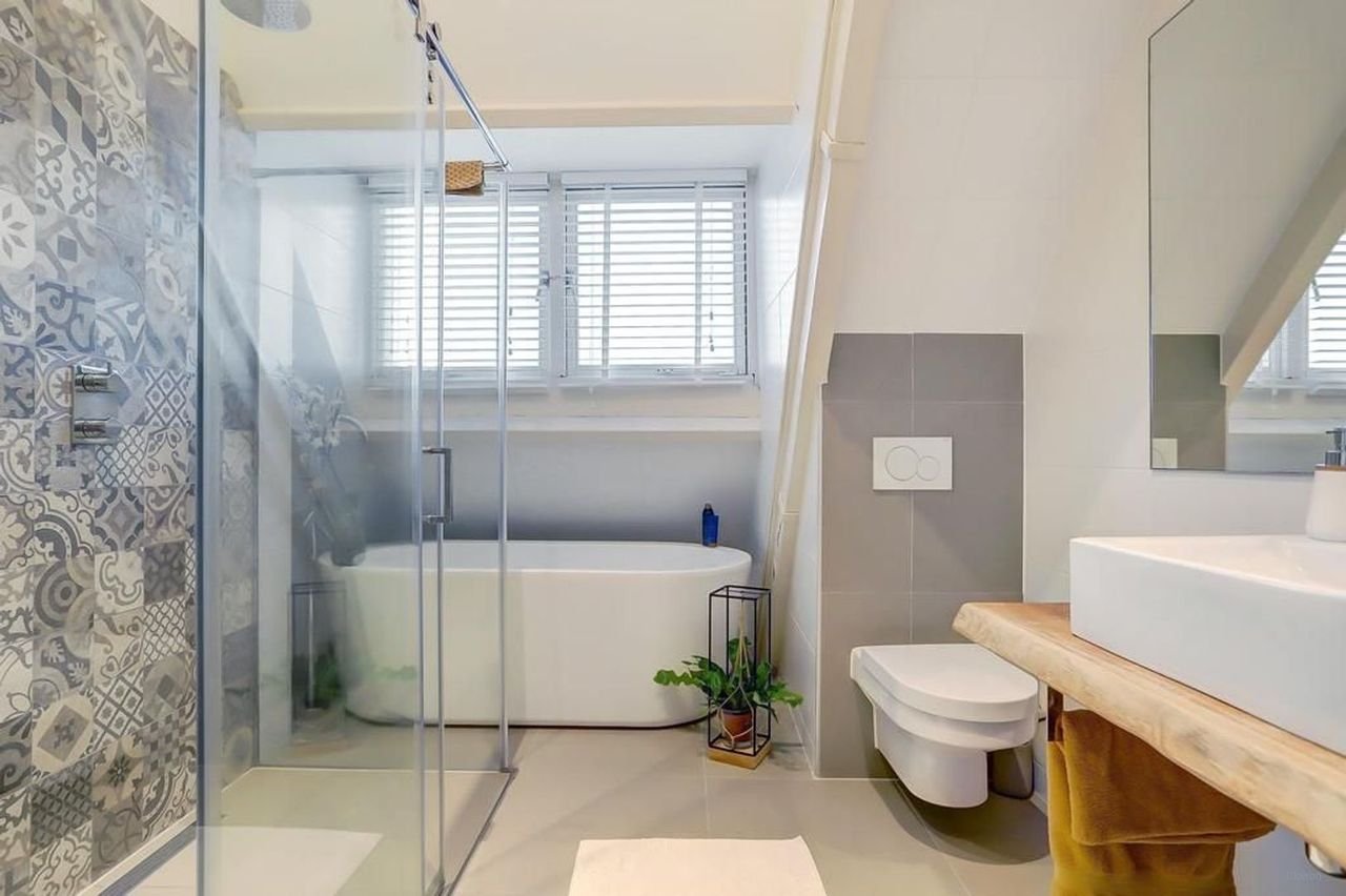 Spacious upper-floor apartment with terrace in Hof van Delft - Image 20