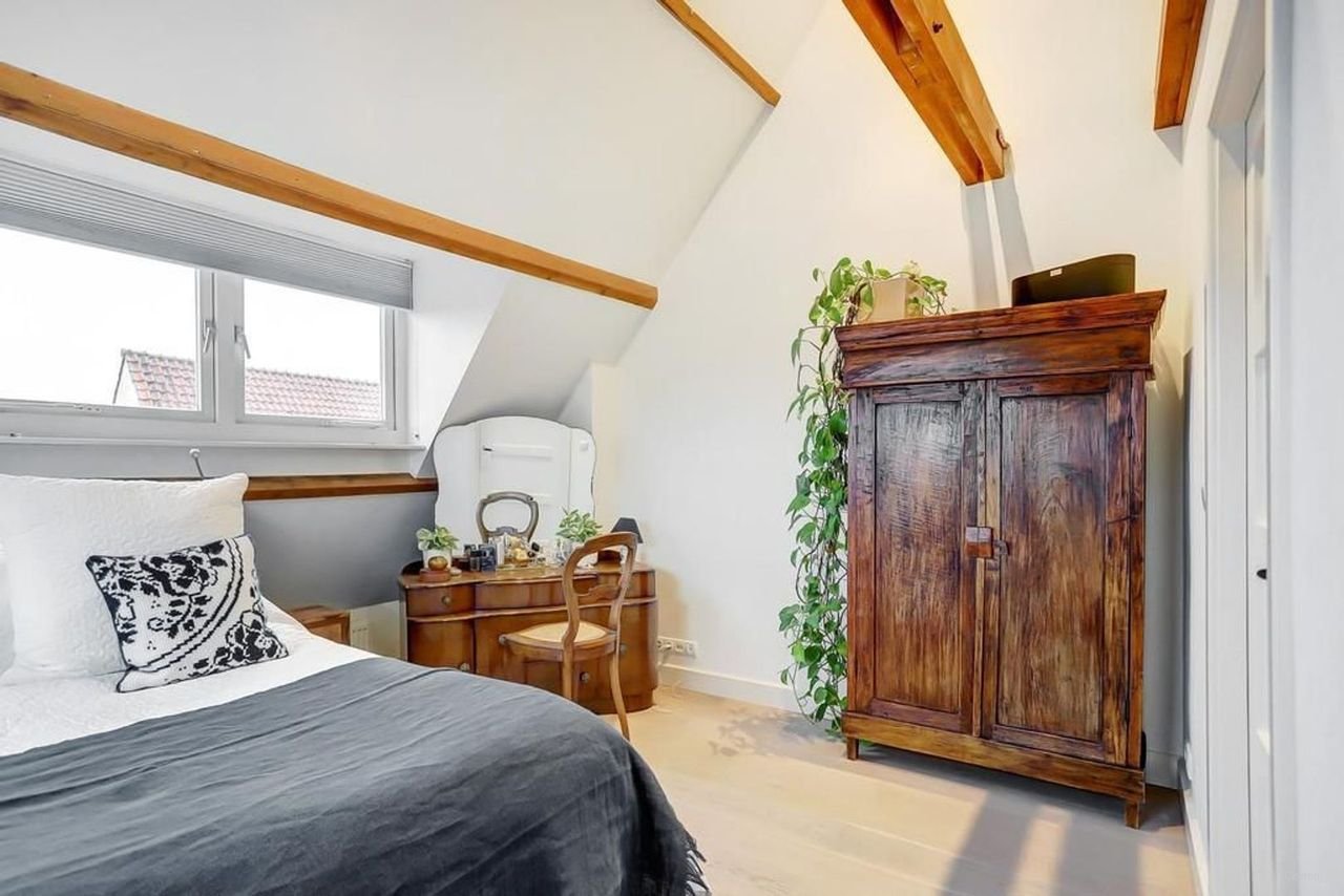 Spacious upper-floor apartment with terrace in Hof van Delft - Image 17