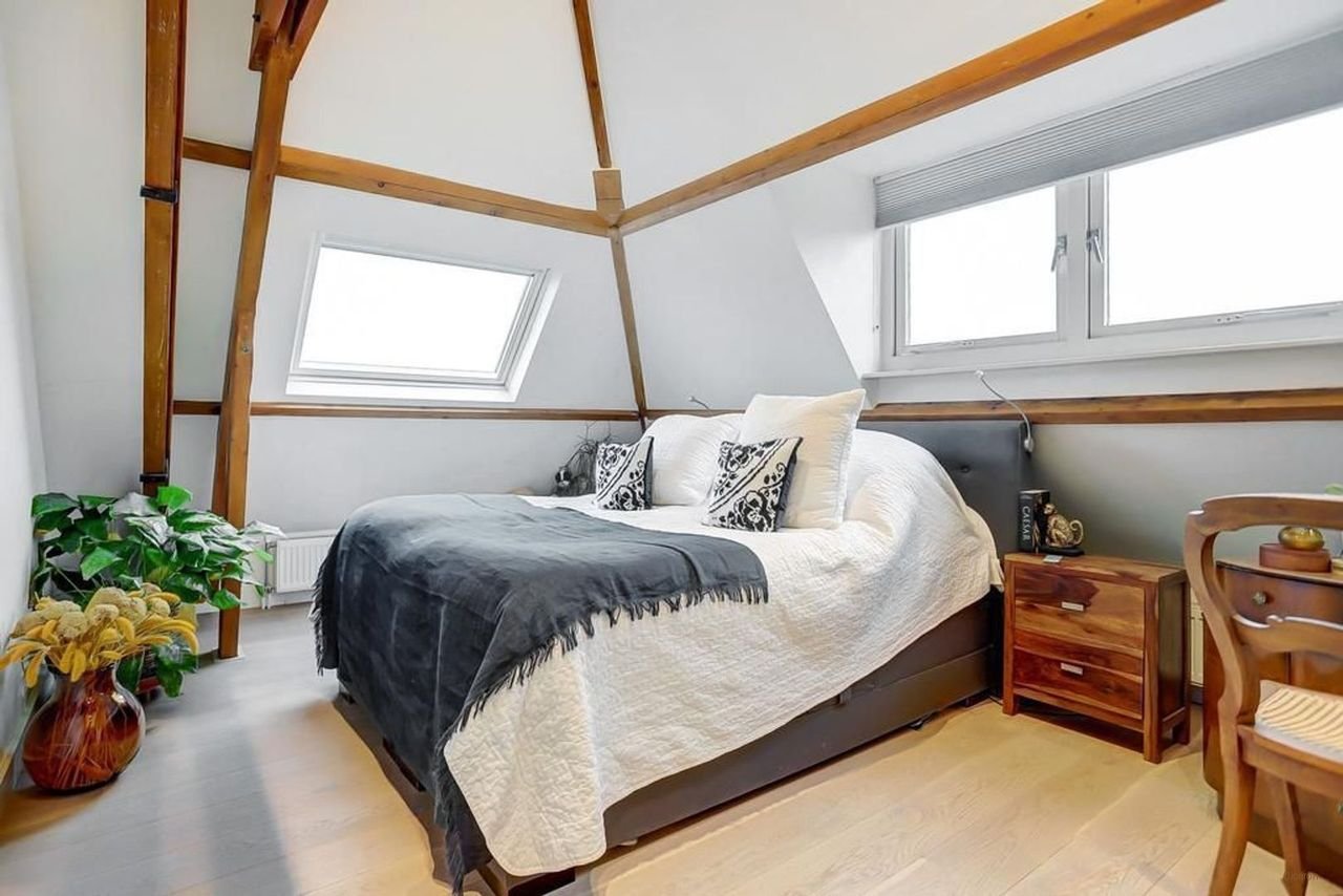 Spacious upper-floor apartment with terrace in Hof van Delft - Image 16