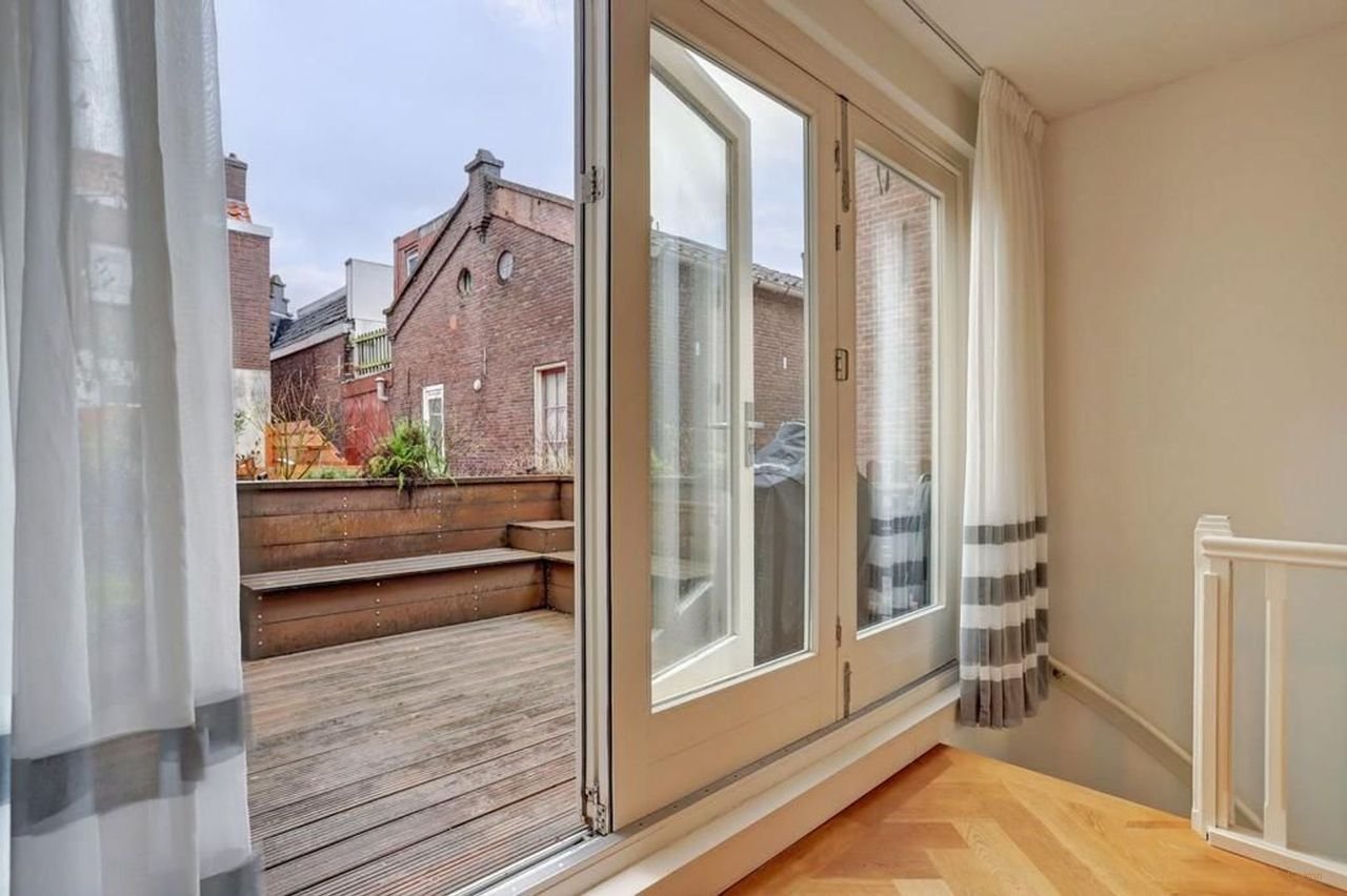 Spacious upper-floor apartment with terrace in Hof van Delft - Image 13