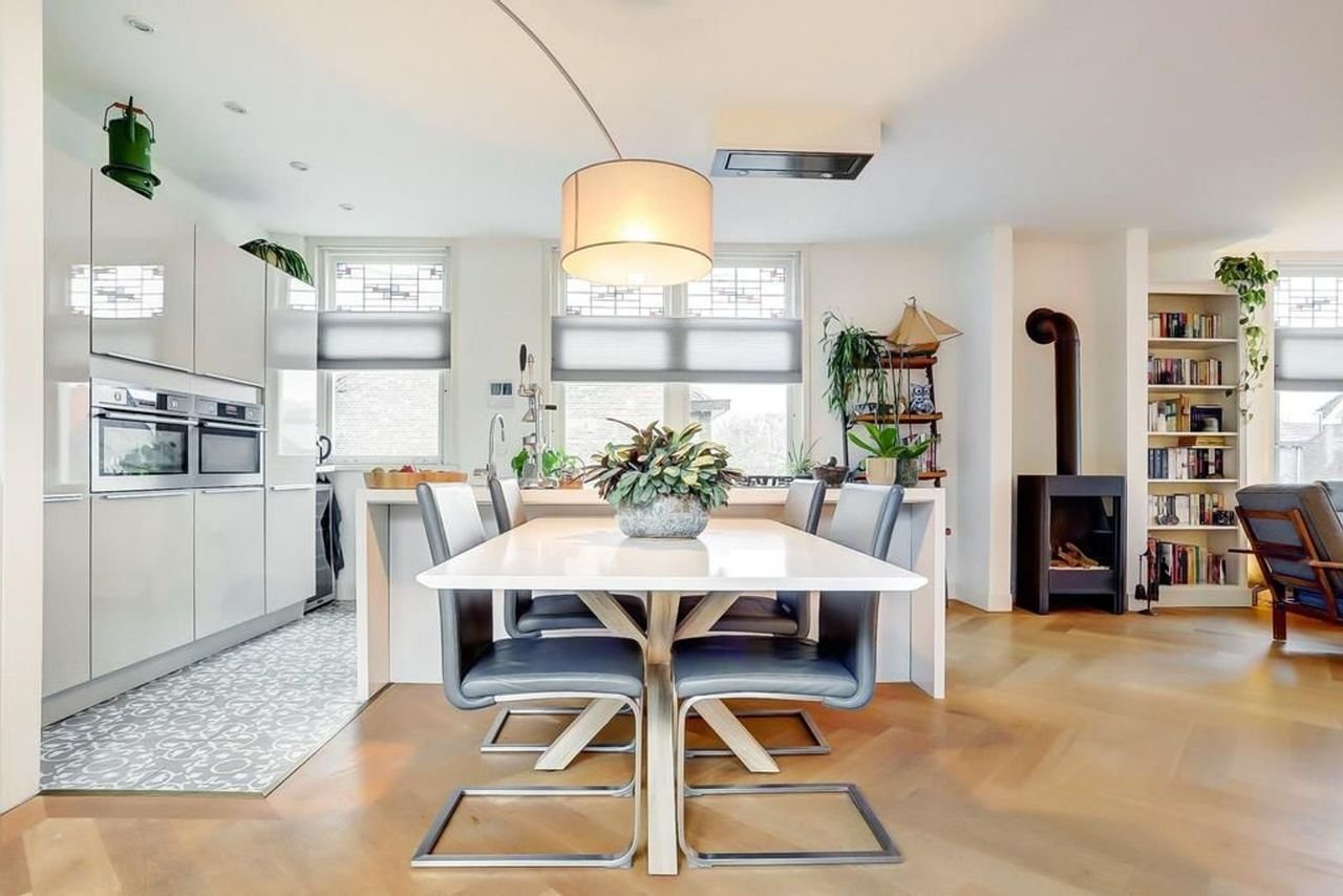 Spacious upper-floor apartment with terrace in Hof van Delft - Image 10