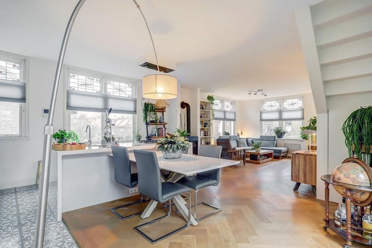 Spacious upper-floor apartment with terrace in Hof van Delft - Image 11