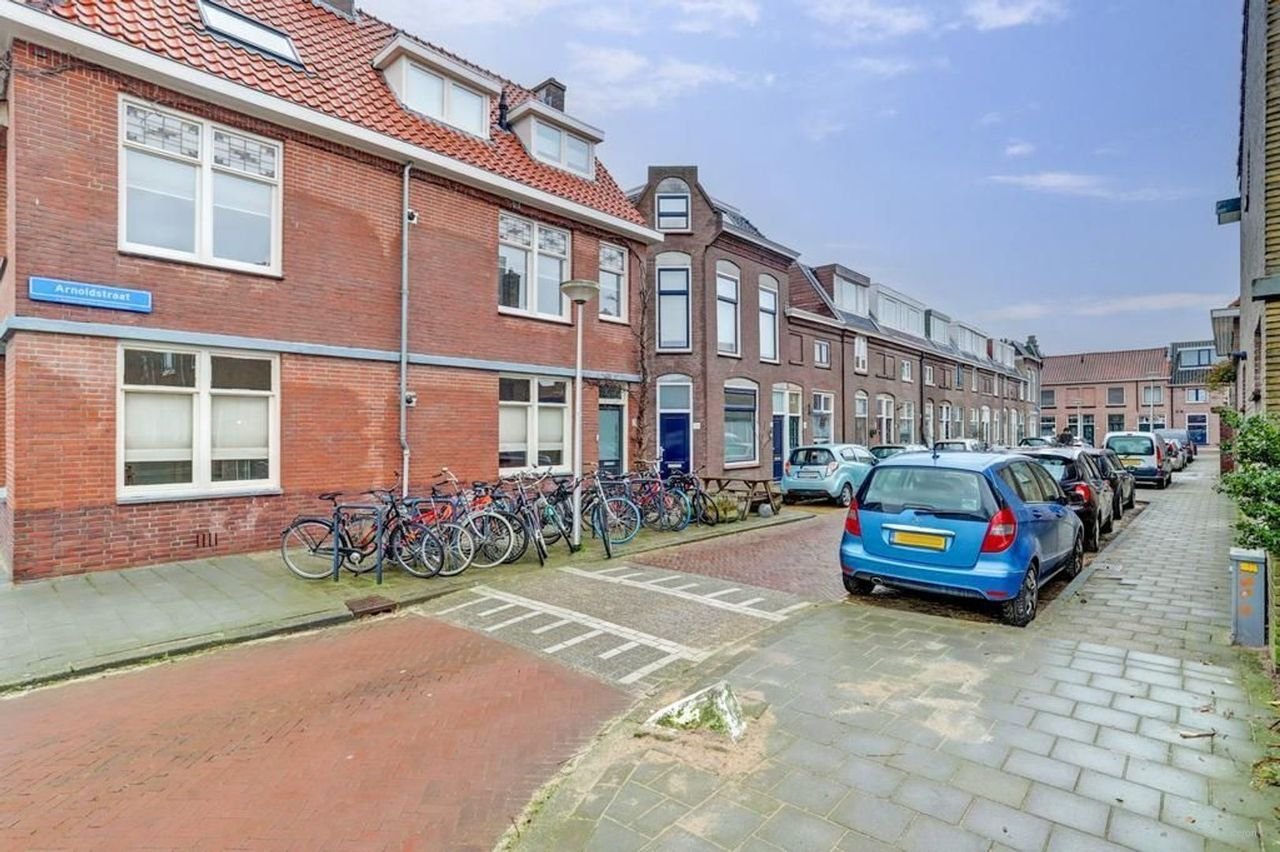 Spacious upper-floor apartment with terrace in Hof van Delft - Image 29