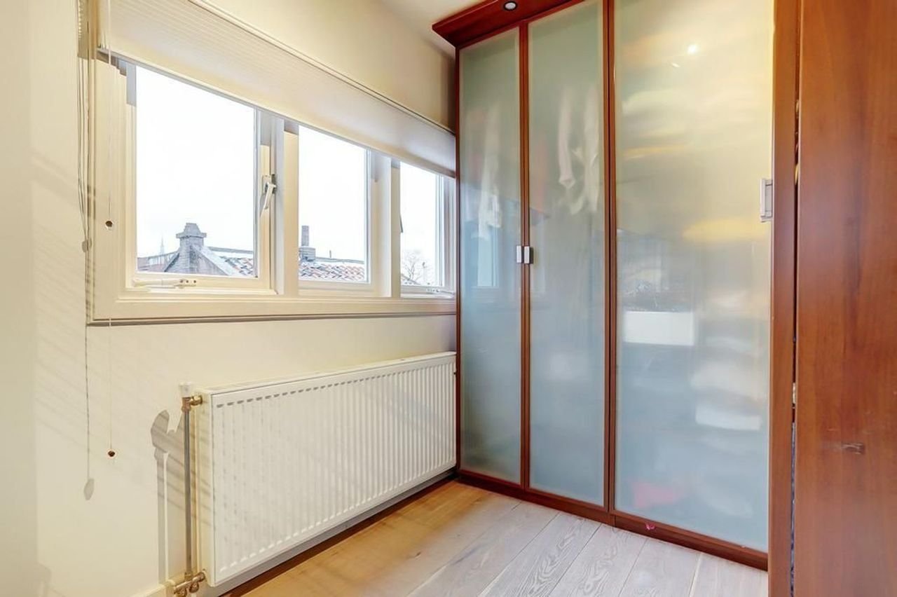 Spacious upper-floor apartment with terrace in Hof van Delft - Image 19