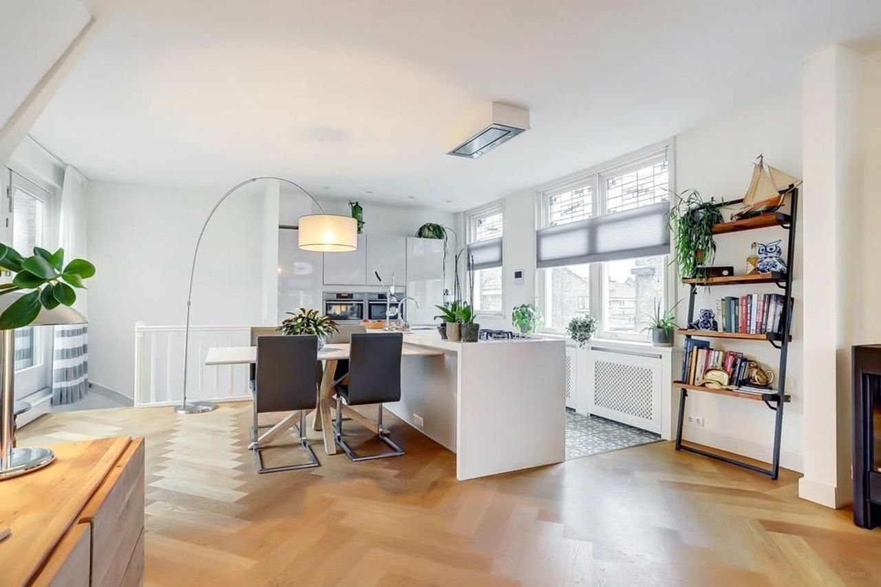 Spacious upper-floor apartment with terrace in Hof van Delft - Image 9