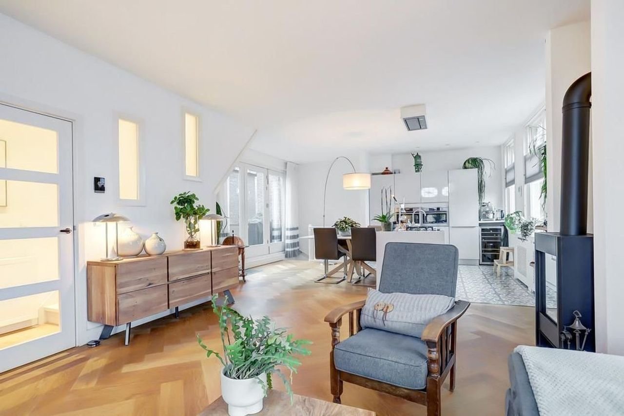 Spacious upper-floor apartment with terrace in Hof van Delft - Image 8