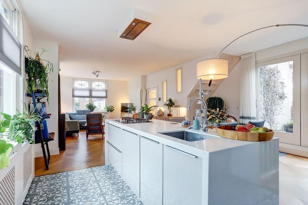Spacious upper-floor apartment with terrace in Hof van Delft - Image 12