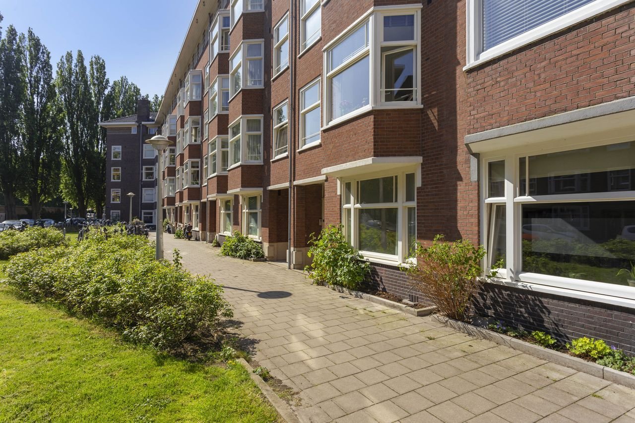 3 kamers & balkon in de Rivierenbuurt - Afbeelding 1