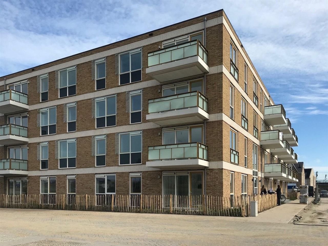 Modern 2-bedroom apartment near the beach - Image 1