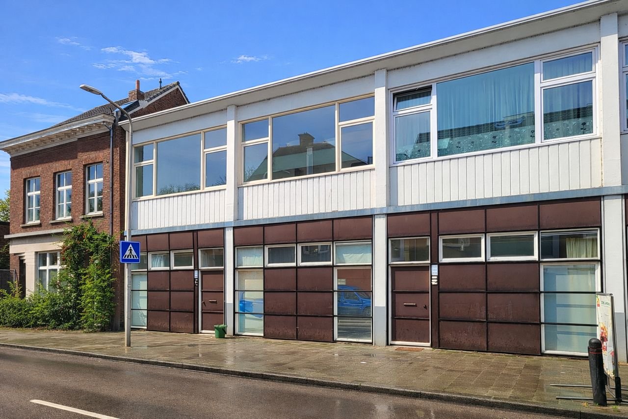 Licht appartement met groot dakterras - Afbeelding 1
