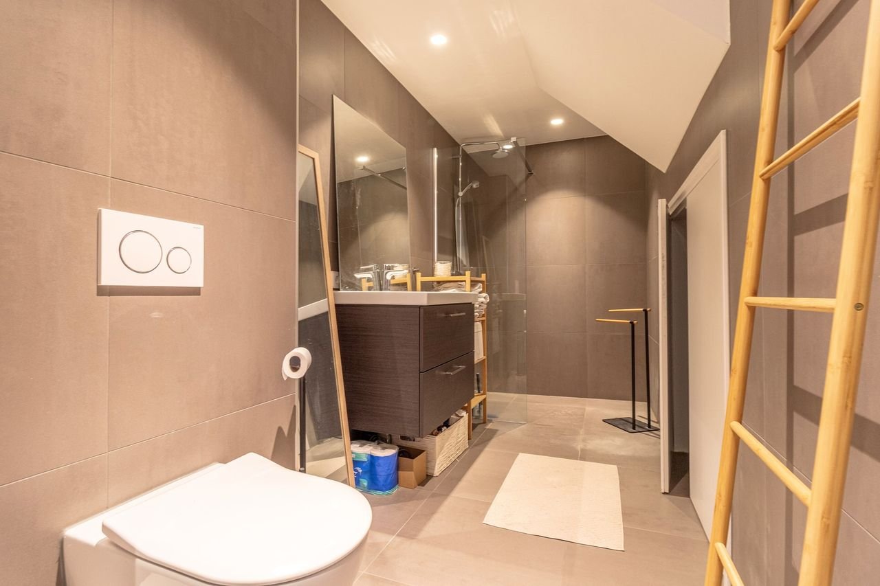 Moderne woonboot (2020) aan het IJsbaanpad - Afbeelding 16