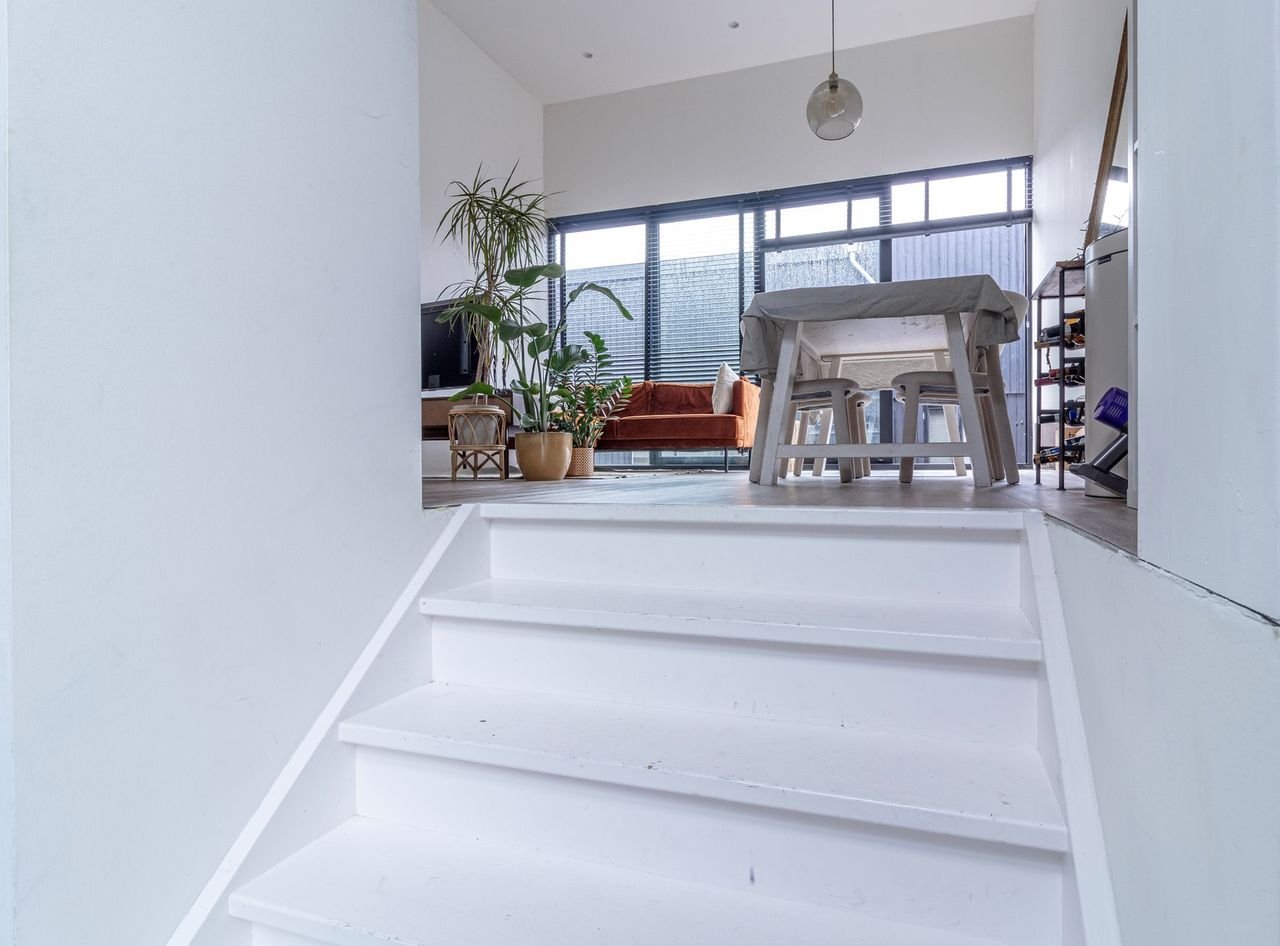 Moderne woonboot (2020) aan het IJsbaanpad - Afbeelding 12