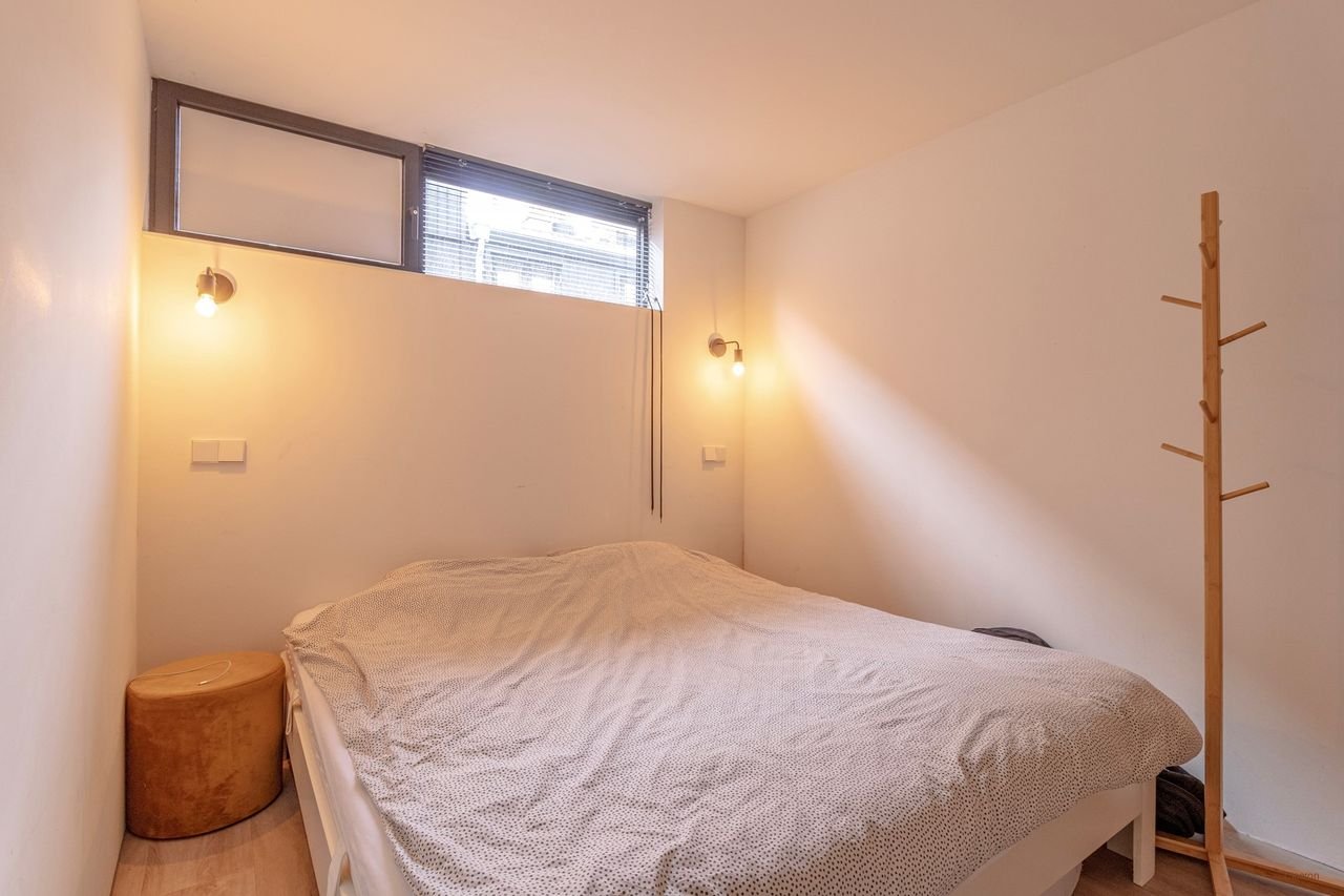 Moderne woonboot (2020) aan het IJsbaanpad - Afbeelding 14