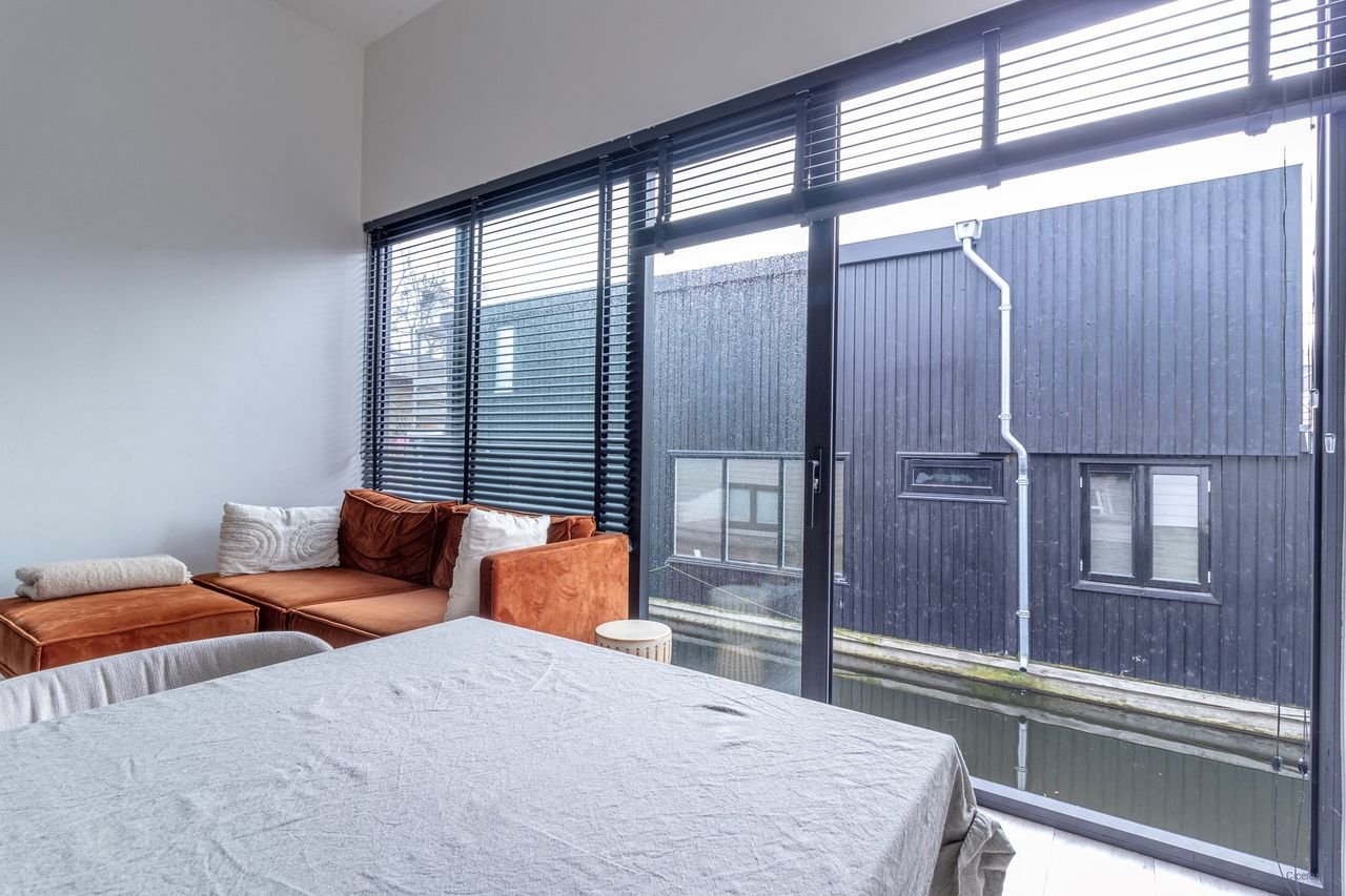 Moderne woonboot (2020) aan het IJsbaanpad - Afbeelding 10