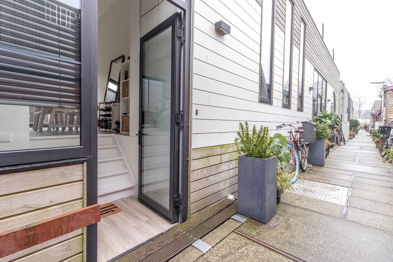 Moderne woonboot (2020) aan het IJsbaanpad - Afbeelding 19