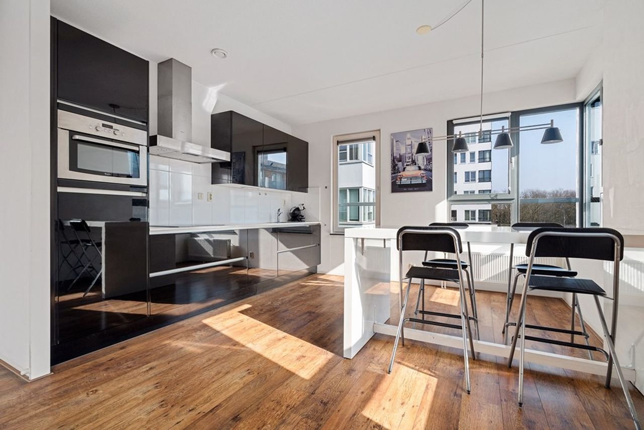 Licht hoekappartement met eigen parking - Afbeelding 1